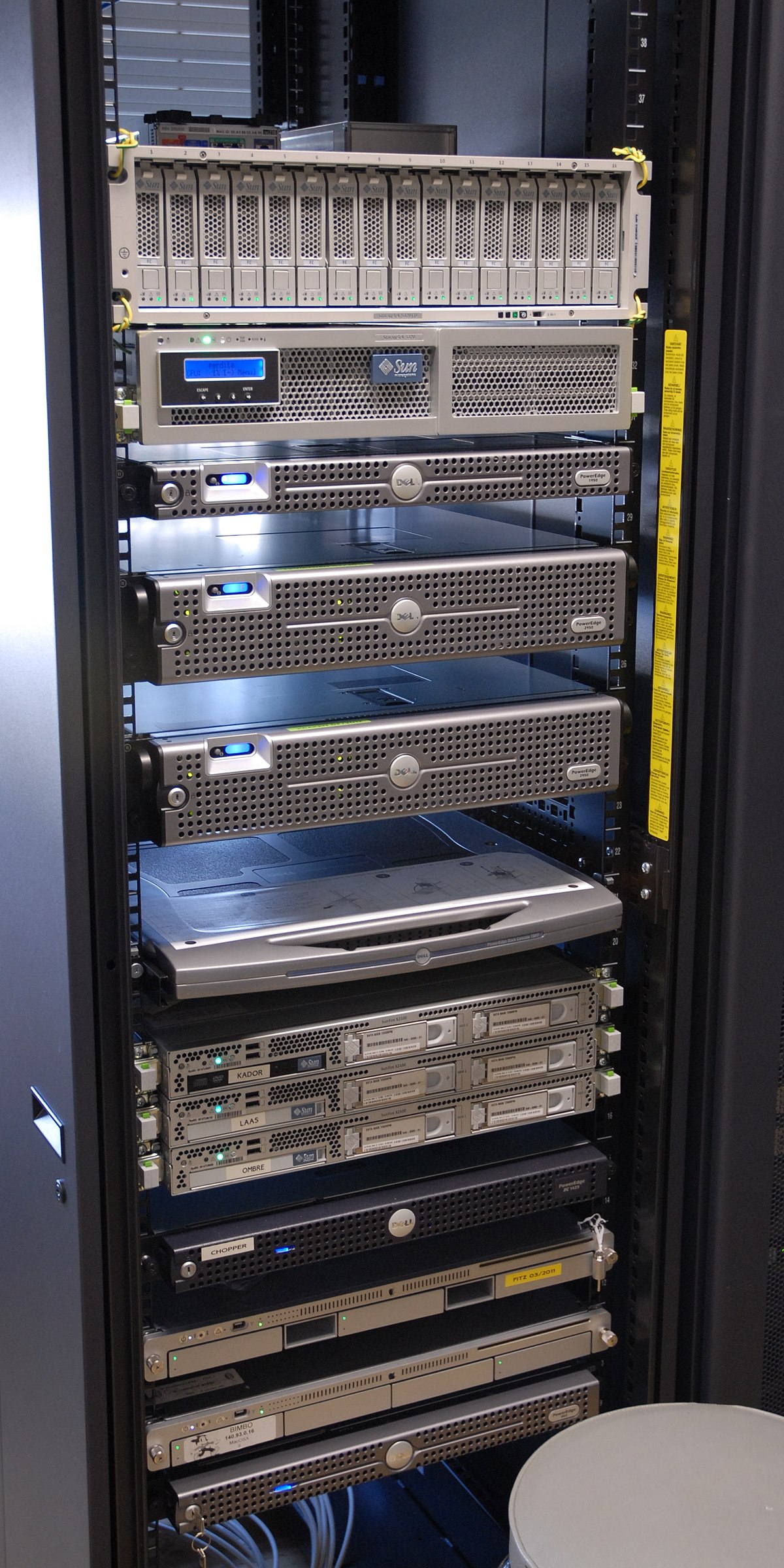 Servers_at_LAAS_(FDLS_2007)_0392c